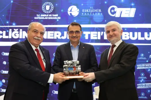 Bakan Dönmez TEI'de Üniversitelilerle Buluştu